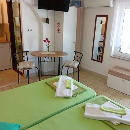 And By The Sea Martinscica, Cres - 23980 Guest house 3*