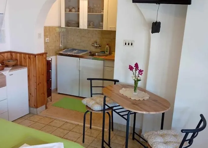 And By The Sea Martinscica, Cres - 23980 Гостевой дом Мартиншчица