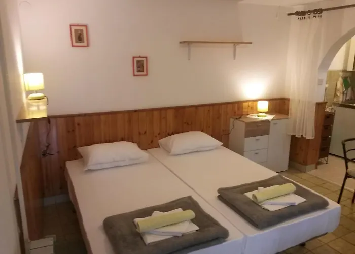 And By The Sea Martinscica, Cres - 23980 Гостевой дом 3*